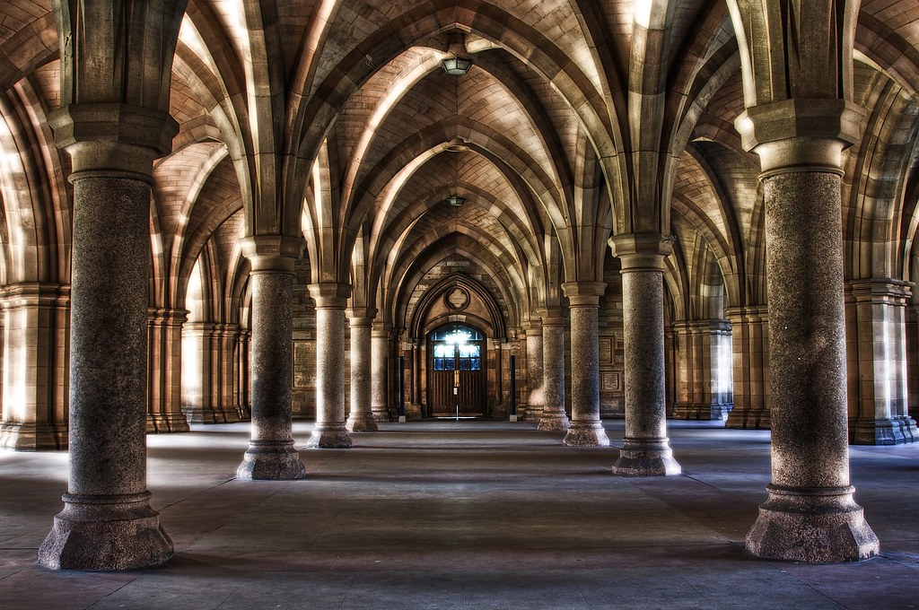 Cloister, Glasgow University by _skynet is licensed under CC BY-NC-ND 2.0.